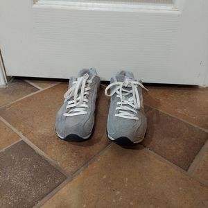 New balance size 8 color  gray